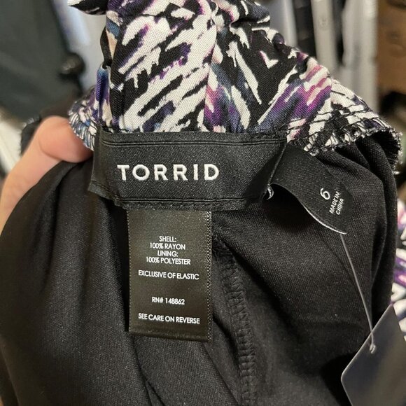 Torrid Womens NWT Challis Chevron Black & White Pockets Paperbag Shorts Size 6X - Picture 3 of 9